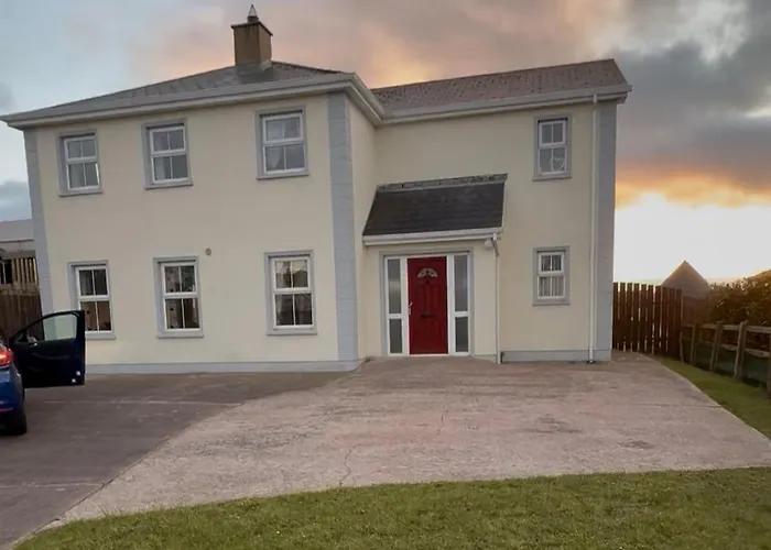 Wild Ocean Embrace - 5 Min From Surfing