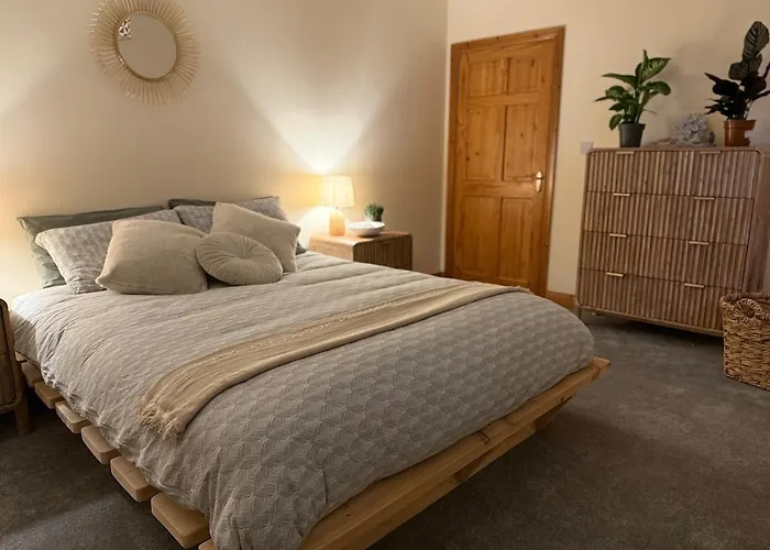 Wild Ocean Embrace - 5 Min From Surfing