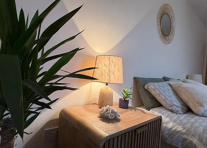 Wild Ocean Embrace - 5 Min From Surfing