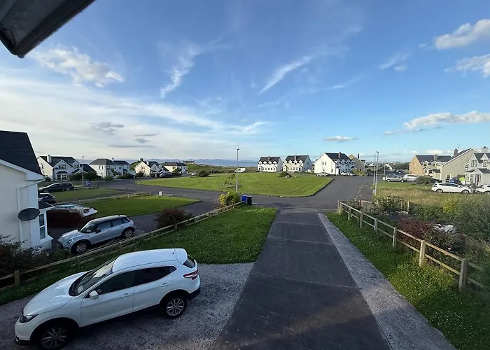 Wild Ocean Embrace - 5 Min From Surfing