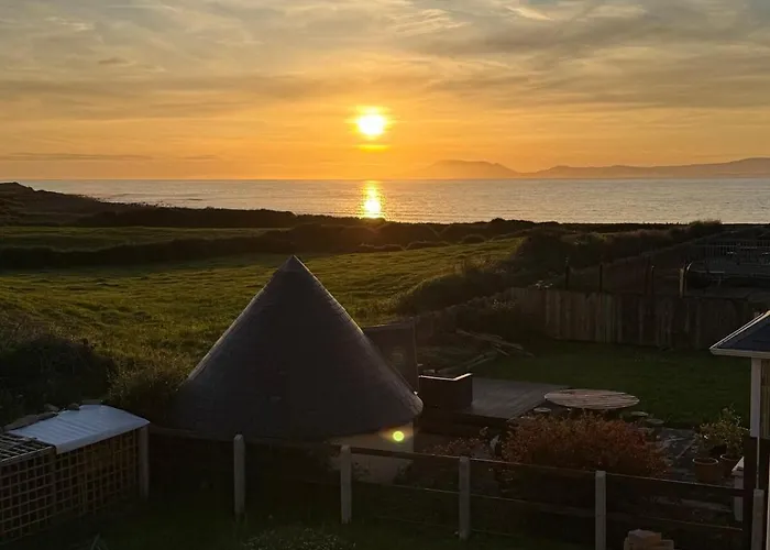 Wild Ocean Embrace - 5 Min From Surfing